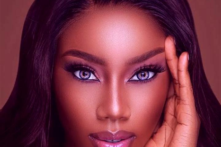 Aurora, 27, a red blue-eyed ebony companion based in West Moonah. Offering Overnight, Duos, Tantra, Roleplay. Available for incall and outcall, overnight boo...