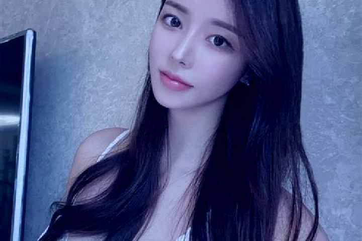 Aurora, 27 — Escort in Baotaqiao, China