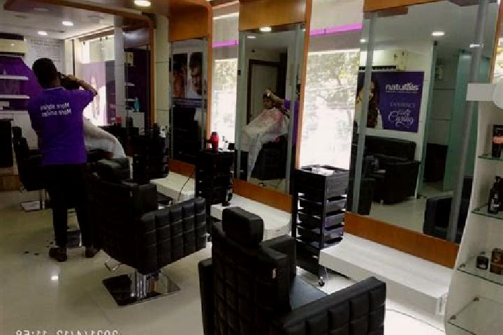 Aurora, 27 — Escort in Salon, India