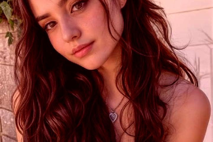 Aurora, 28, a auburn green-eyed middle eastern companion based in Hellingen. Offering OWO, Erotic Massage, GFE, A-Level, Roleplay. Available for incall and o...