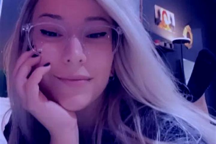 Aurora, 28, a blonde amber-eyed mixed companion based in North St.James Town. Offering Erotic Massage, Striptease, Roleplay. Available for incall and outcall...