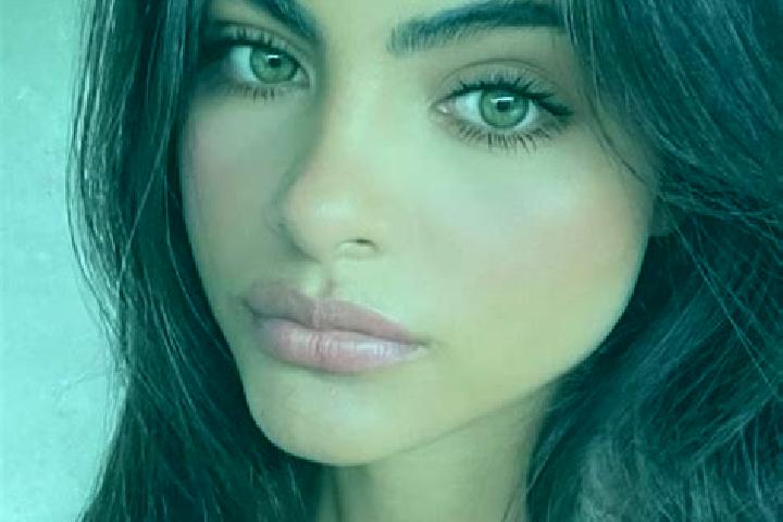 Aurora, 28, a brunette dark-eyed middle eastern companion based in Berzasca. Offering A-Level, Travel Companion, Dinner Date, Couples. Available for incall a...