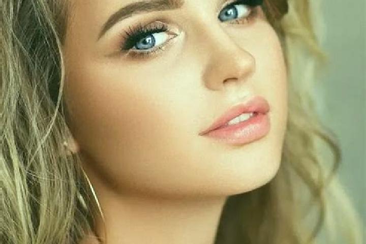 Aurora, 28, a dark blonde blue-eyed middle eastern companion based in Sornay. Offering Striptease, Overnight, 69, Tantra, Roleplay. Available for incall and ...