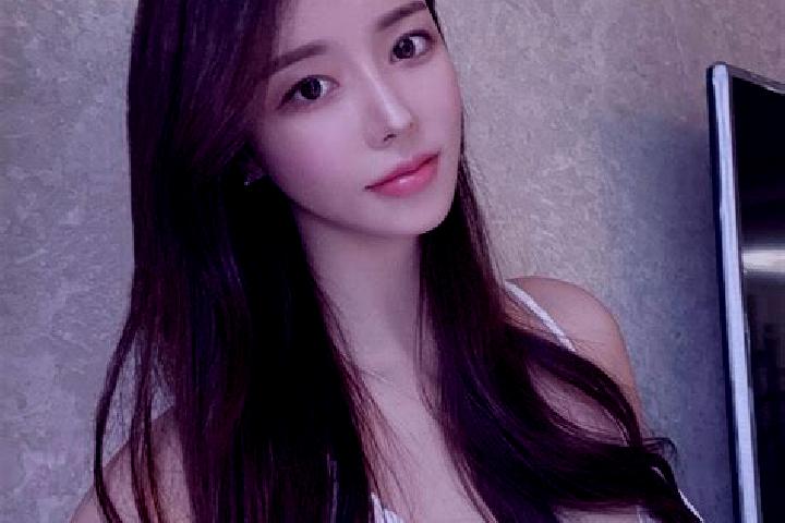 Aurora, 28 — Escort in Jiaocun, China