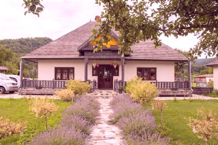 Aurora, 28 — Escort in Leghin, Romania