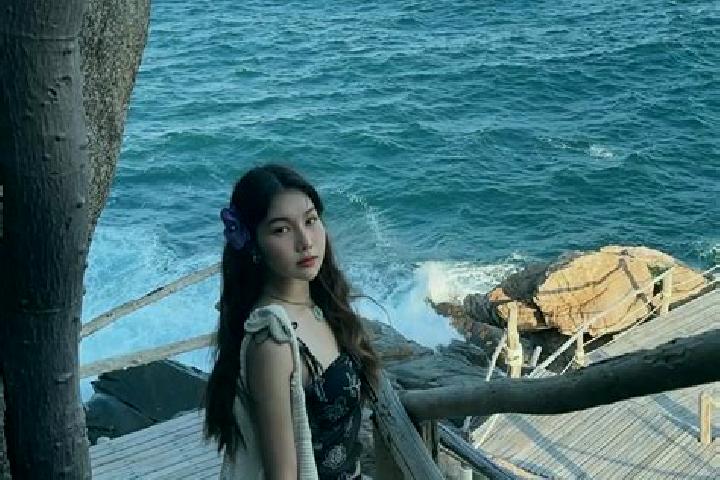 Aurora, 28 — Escort in Qixu, China