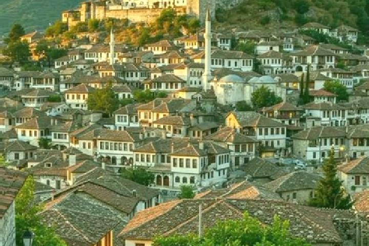 Aurora, 29 — Escort in Libofshe, Albania