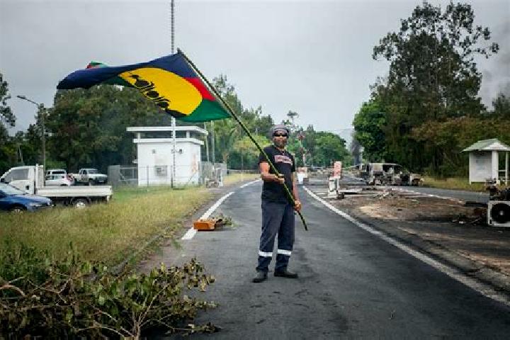 Aurora, 29 — Escort in Septieme Kilometre, New Caledonia