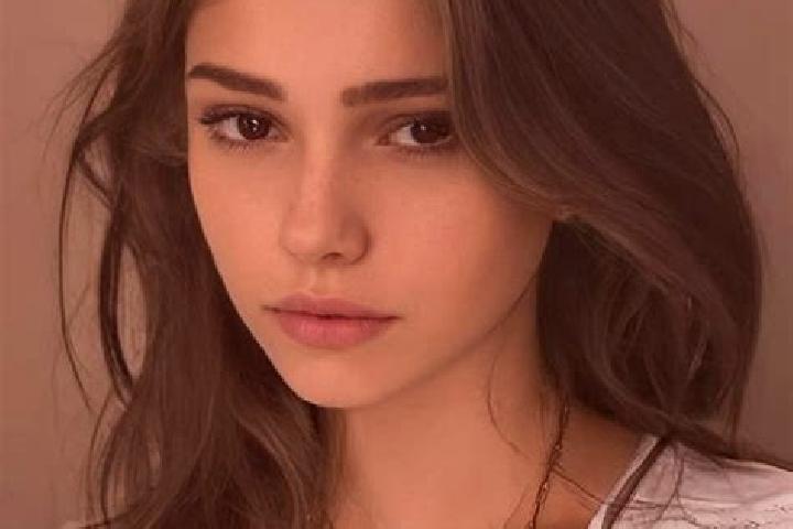 Aurora, 30, a chestnut grey-eyed slavic companion based in Achen. Offering Duos, Fetish, Domination, Travel Companion, Overnight. Available for incall and ou...