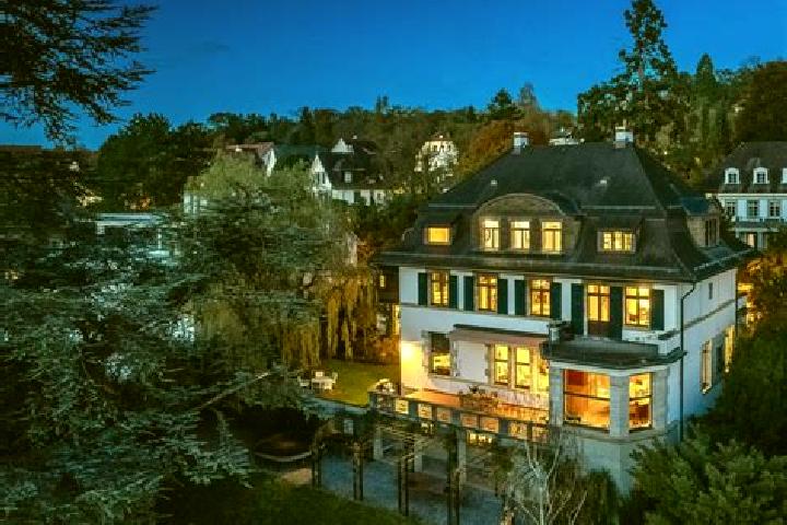 Aurora, 30 — Escort in Seen (Kreis 3) / Sonnenberg, Switzerland