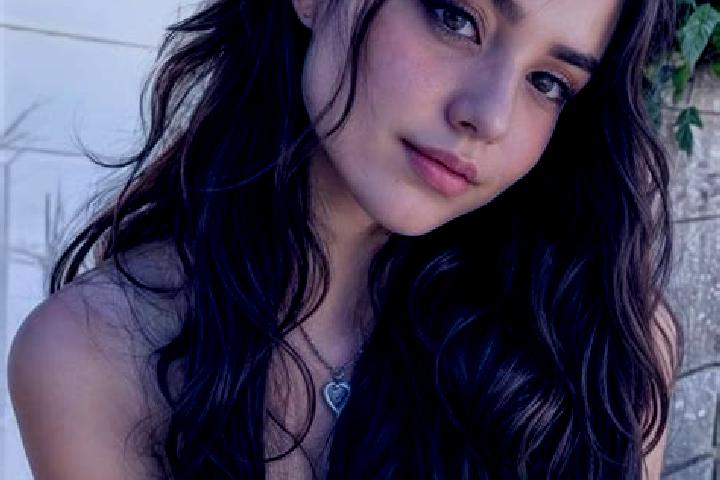 Aurora, 31, a auburn amber-eyed middle eastern companion based in Oldenbuttel. Offering Party Girl, Striptease, Overnight. Available for incall and outcall, ...