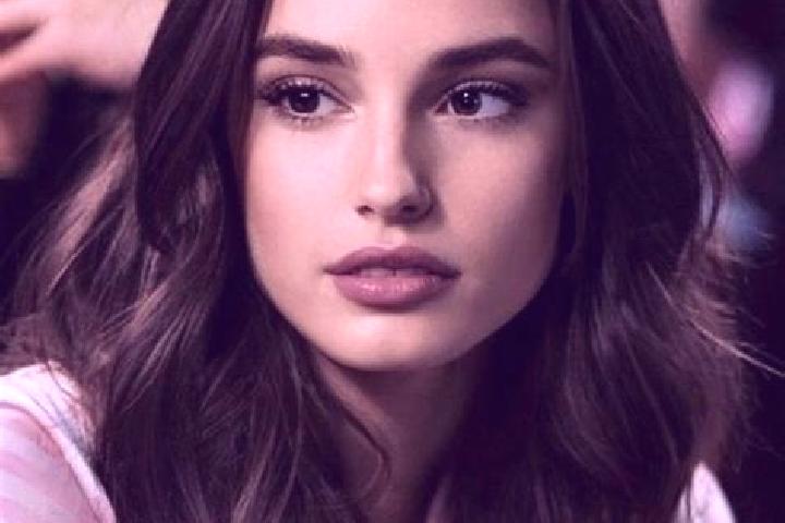 Aurora, 31, a brunette brown-eyed middle eastern companion based in Predoi. Offering Party Girl, Duos, CIM, Deep French Kissing, Girlfriend Experience. Avail...