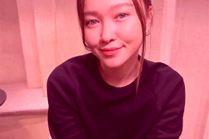 Aurora, 31, a chestnut blue-eyed asian companion based in Saint-Siffret. Offering OWO, Erotic Massage. Available for incall and outcall, overnight bookings a...