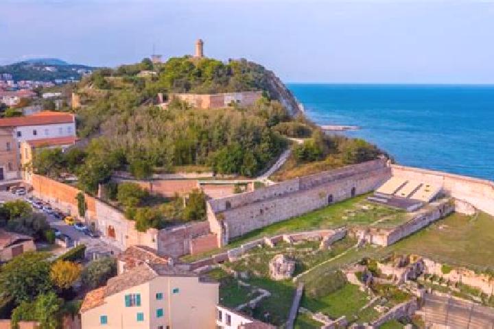 Aurora, 31 — Escort in Castelgrande, Italy