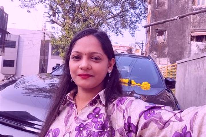 Aurora, 31 — Escort in Chikhli, India