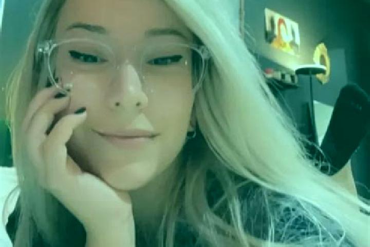 Aurora, 32, a blonde grey-eyed slavic companion based in Oggiona con Santo Stefano. Offering Overnight, BDSM, OWO. Available for incall and outcall, overnigh...