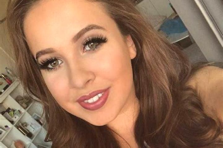 Aurora, 32, a brunette grey-eyed mixed companion based in Jama. Offering Domination, Travel Companion, Duos, Striptease. Available for incall and outcall, ov...