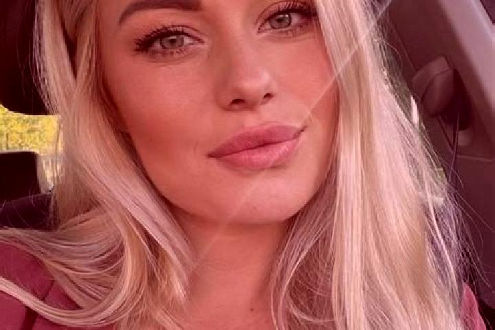 Aurora, 33, a blonde hazel-eyed caucasian companion based in Vila Seca. Offering CIM, Couples, Overnight, A-Level. Available for incall and outcall, overnigh...