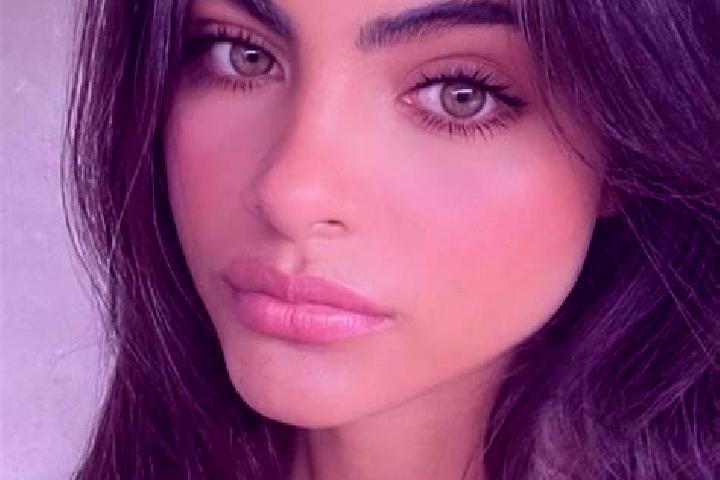 Aurora, 33, a brunette green-eyed middle eastern companion based in Kamthi. Offering Duos, Deep French Kissing, 69, Striptease. Available for incall and outc...