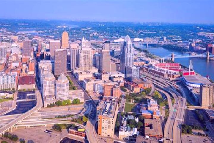 Aurora, 33 — Escort in Cincinnati, United States