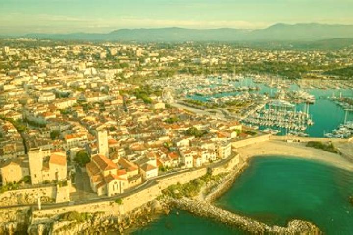Aurora, 33 — Escort in Juan-les-Pins, France