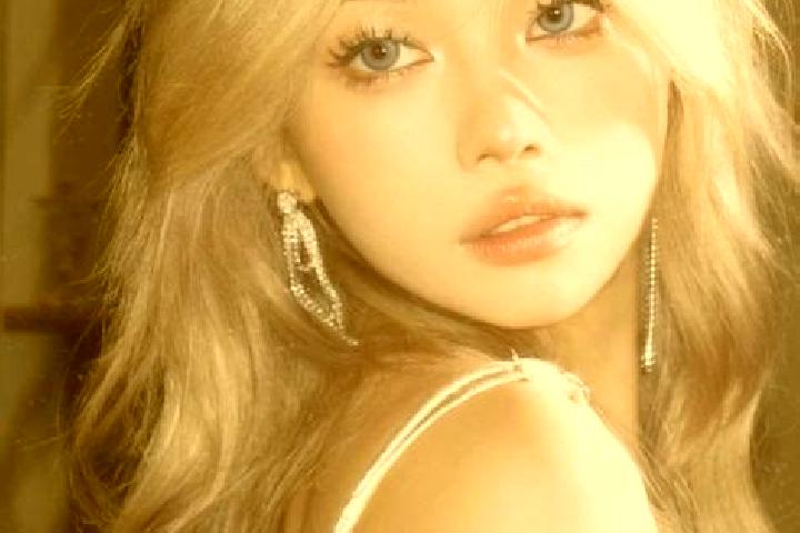 Aurora, 34, a blonde blue-eyed asian companion based in Ditrau. Offering A-Level, Overnight, Duos. Available for incall and outcall, day and evening dates.