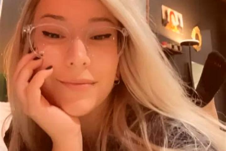 Aurora, 34, a blonde grey-eyed latina companion based in West Hills. Offering Erotic Massage, Fetish, Girlfriend Experience, Couples. Available for incall an...