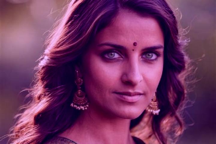 Aurora, 34, a brunette green-eyed indian companion based in Siepraw. Offering Deep French Kissing, CIM, Tantra, OWO. Available for incall and outcall, day an...