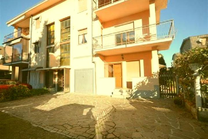 Aurora, 34 — Escort in Caronno Pertusella, Italy