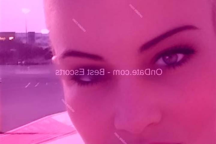 Aurora, 34 — Escort in Friedensburg, United States