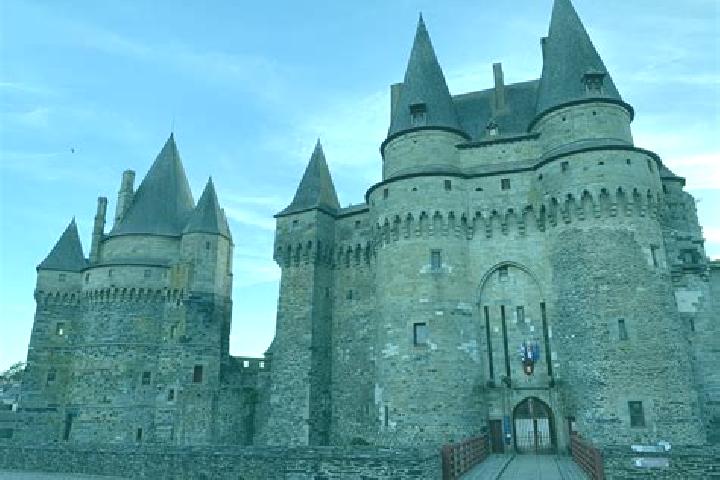 Aurora, 35 — Escort in Etrelles, France