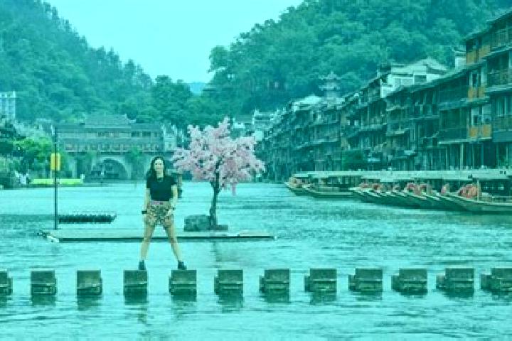Aurora, 35 — Escort in Fenghuang, China
