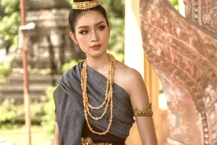 Aurora, 35 — Escort in Khoa, Laos