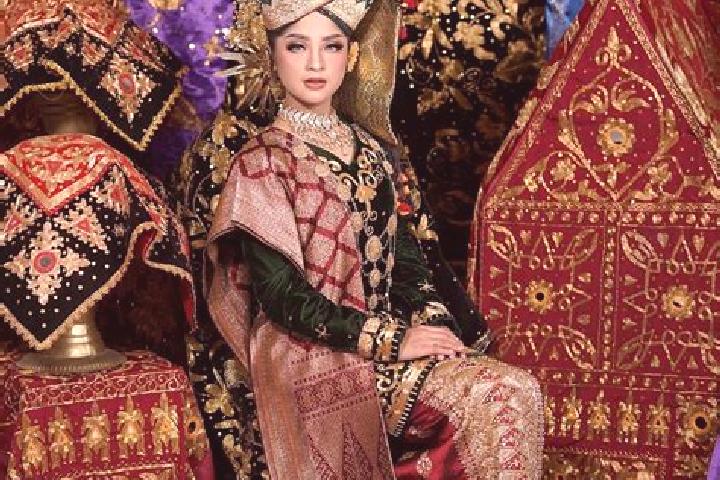 Aurora, 35 — Escort in Sungayang, Indonesia