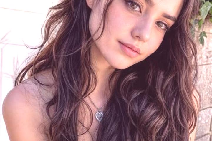 Aurora, 36, a auburn amber-eyed middle eastern companion based in Bernardos. Offering Prostate Massage, Couples, OWO. Available for incall and outcall, overn...