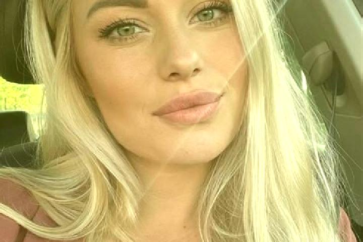 Aurora, 36, a blonde hazel-eyed mediterranean companion based in Etampes. Offering Overnight, OWO, Couples. Available for incall and outcall, overnight booki...
