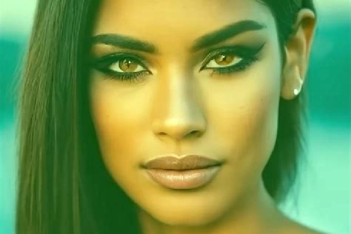 Aurora, 36, a red grey-eyed latina companion based in Edworth. Offering Party Girl, GFE, Duos, Striptease. Available for incall and outcall, overnight bookin...