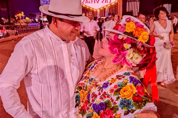 Aurora, 36 — Escort in Buctzotz, Mexico