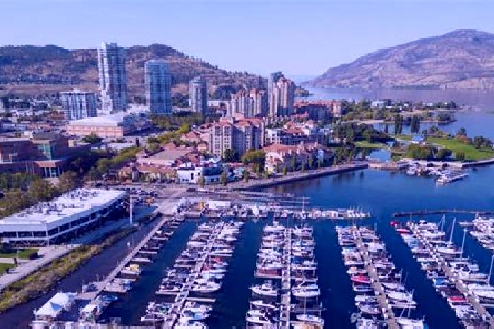 Aurora, 36 — Escort in Kelowna, Canada
