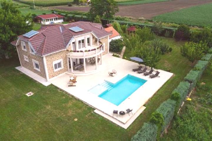 Aurora, 37 — Escort in Velika Buna, Croatia