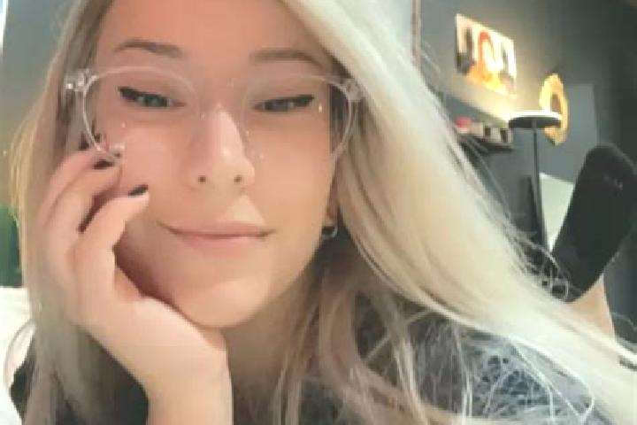Aurora, 38, a blonde dark-eyed caucasian companion based in Alesheim. Offering Roleplay, BDSM, Tantra, Overnight, Dinner Date. Available for incall and outca...