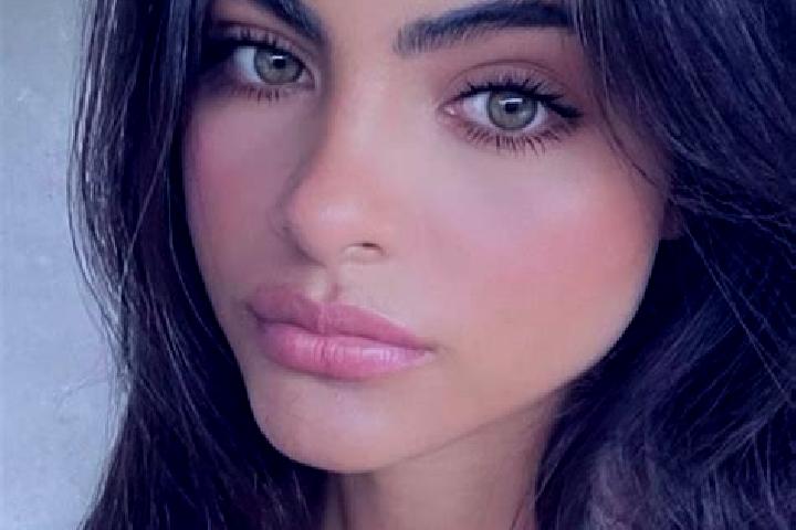 Aurora, 38, a brunette dark-eyed indian companion based in Mehdi Rajeh. Offering Tantra, OWO. Available for incall and outcall, overnight bookings available.
