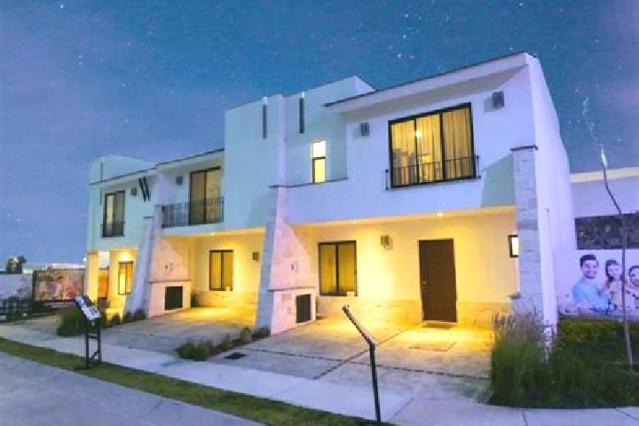 Aurora, 38 — Escort in Fraccionamiento Villa Real, Mexico