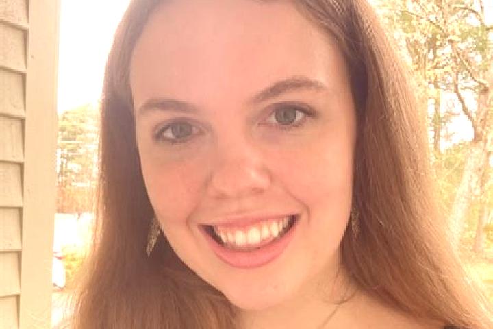 Aurora, 38 — Escort in Raynham Center, United States