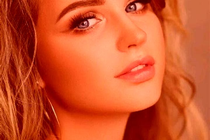 Aurora, 39, a dark blonde blue-eyed ebony companion based in Lamovita. Offering Domination, Roleplay, Erotic Massage, Tantra. Available for incall and outcal...
