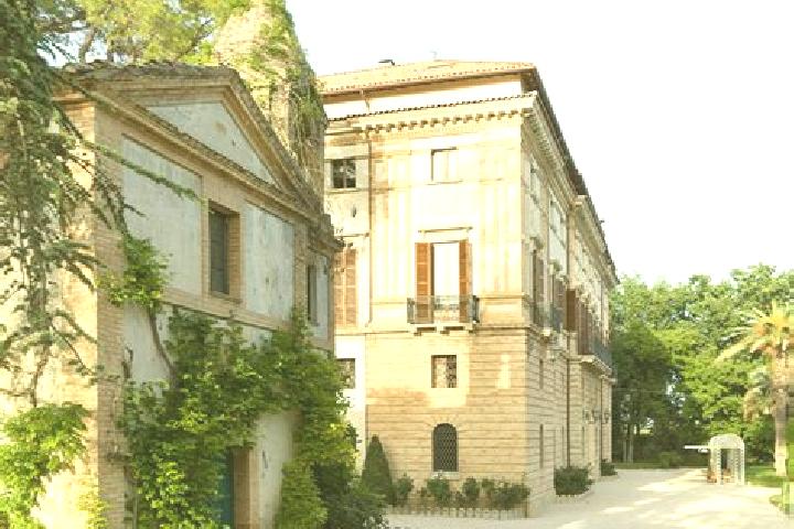 Aurora, 39 — Escort in Montelparo, Italy