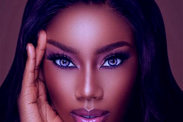 Ava, 20, a chestnut blue-eyed ebony companion based in Otford. Offering BDSM, Tantra. Available for incall and outcall, day and evening dates.