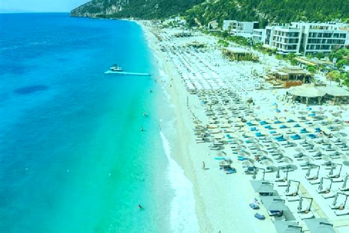 Ava, 20 — Escort in Dhermi, Albania