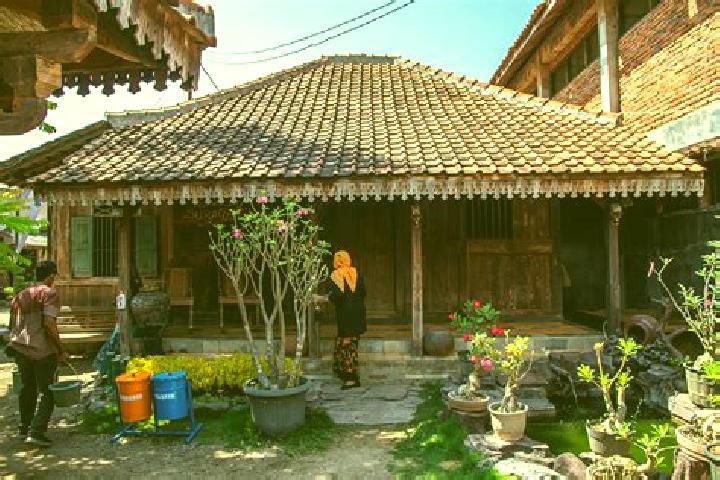 Ava, 20 — Escort in Gesik, Indonesia
