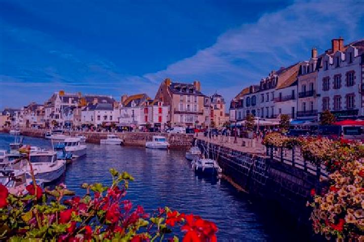Ava, 20 — Escort in Le Croisic, France